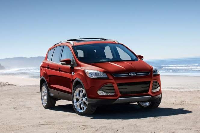 Ford Escape vẫn là một trong những xe crossover được ưa chuộng nhất trên thị trường và chỉ xếp sau CR-V của Honda. Ford Escape 2015 được trang bị động cơ EcoBoost dung tích 2.0L hoặc 1.6L giúp tiết kiệm nhiên liệu đáng kể. Xe cũng được trang bị những tiện ích như cửa sau mở tự động và hỗ trợ đỗ xe tự động.