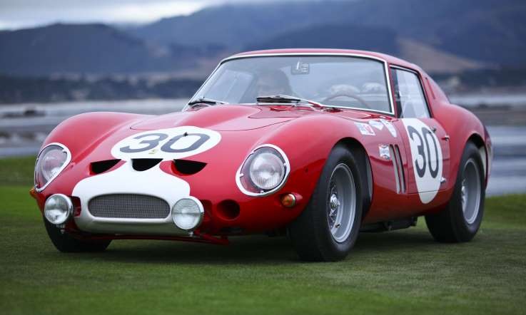 Ferrari 250 GTO (1962): Đây là một trong những mẫu xe đỉnh cao của Ferrari và chỉ có 39 chiếc loại này được sản xuất từ năm 1962 đến 1964. Một chiếc 250 GTO đã được bán với mức giá kỷ lục 52 triệu USD vào năm 2013.