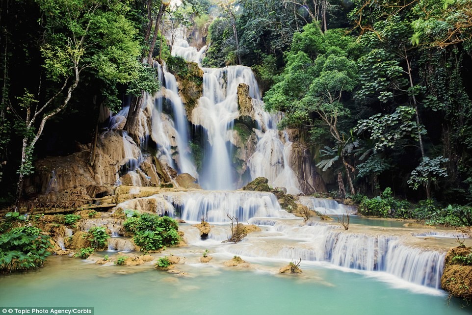 Thác ba lớp Kuang Si ở Luang Prabang, Lào, là một trong những  thác nước trên thế giới có vẻ đẹp hút hồn du khách.