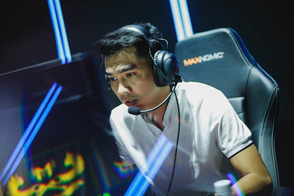 Từng là caster có tiếng bộ môn Dota 2, từ khi chuyển sang nghiệp streamer PewPew nhanh chóng nổi danh và nhận được sự yêu mến của đông đảo cộng đồng mê game Việt.