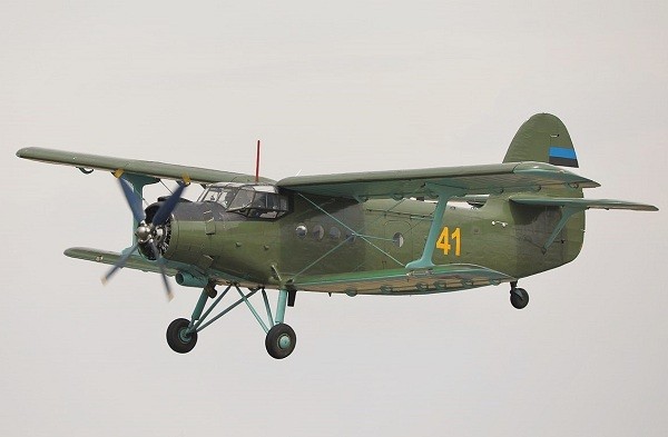 Antonov An-2 được xem là một tự hào của ngành hàng không Nga khi là loại  máy bay duy nhất trên thế giới có thể bay giật lùi trên không. Đây cũng có thể coi là dòng máy bay hai tầng cánh duy nhất vẫn còn được sử dụng trong thế kỷ 21. Được sản xuất từ năm 1947, máy bay này có giá thành rất rẻ, chi phí bảo dưỡng thấp, độ bền cao và đặc biệt là dễ điều khiển