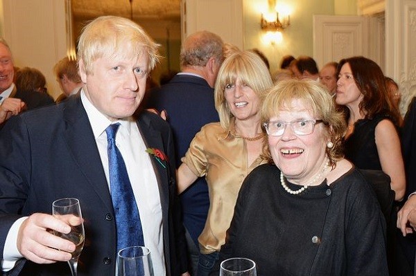 Chia sẻ với Daily Telegraph, gia đình cho biết bà Charlotte Johnson Wahl,  mẹ của Thủ tướng Anh Boris Johnson , đã qua đời tại một bệnh viện ở London vào ngày 13/9. Trước khi ra đi “đột ngột và bình yên” ở tuổi 79 tuổi, bà Johnson Wahl được chẩn đoán mắc bệnh Parkinson từ năm 40 tuổi. Ảnh: MyLondon