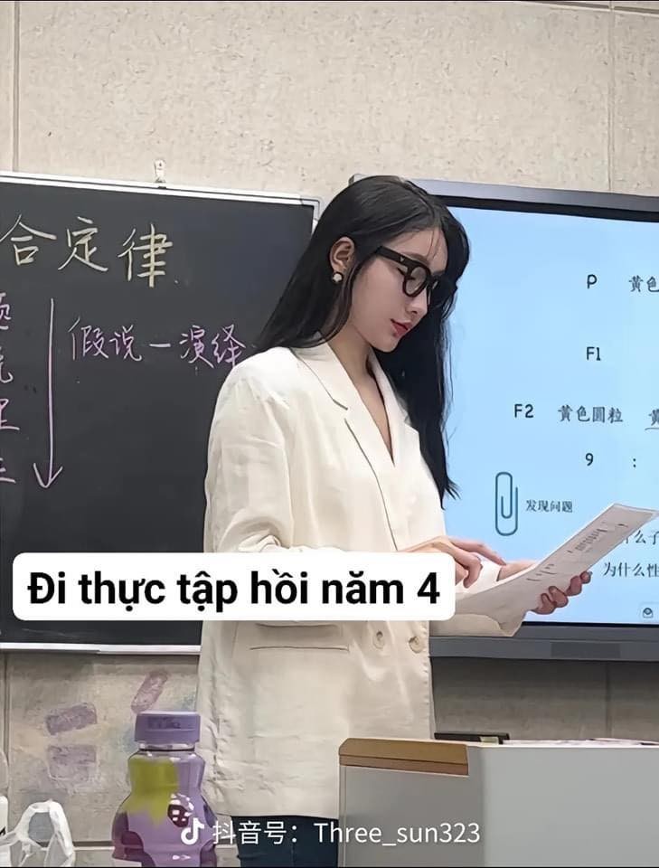 Mới đây, mạng xã hội truyền tay nhau loạt ảnh về sự thay đổi của một cô gái từ khi là sinh viên sư phạm đến khi đi dạy và làm giáo viên chủ nhiệm. Nhìn loạt ảnh này, nhiều người không biết nên cười hay nên chia buồn với cô gái.