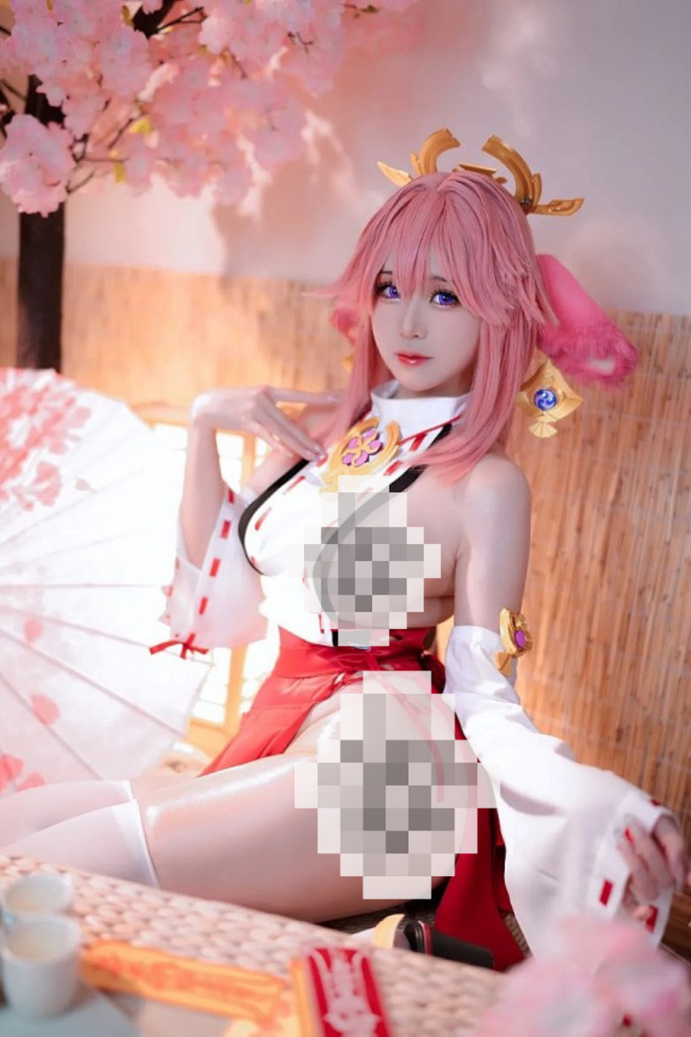 Miko được biết đến với những bộ cosplay ấn tượng, đặc biệt là các nhân vật từ game Genshin Impact. Loạt ảnh hóa thân thành tướng nữ Yae Miko gợi cảm trong Genshin Impact, cô nàng hút hàng chục nghìn lượt yêu thích trên trang cá nhân.