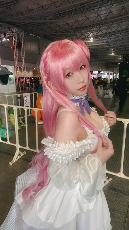 Theo đuổi sự nghiệp cosplay, Iori Moe hiện tại là gương mặt nổi bật không chỉ riêng Nhật Bản mà còn nhiều quốc gia châu Á nhờ vẻ ngoài ấn tượng.