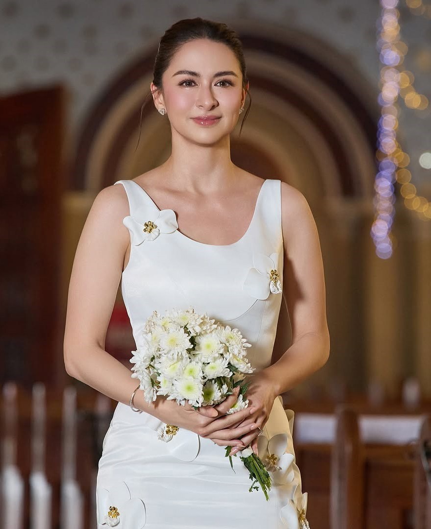 Marian Rivera, gương mặt quen thuộc của màn ảnh Philippines, vẫn luôn khiến người hâm mộ ngỡ ngàng trước vẻ đẹp không tuổi của mình. Sau 10 năm kết hôn với nam diễn viên điển trai Dingdong Dantes, nhan sắc của Marian vẫn giữ được nét tươi trẻ, rạng rỡ.