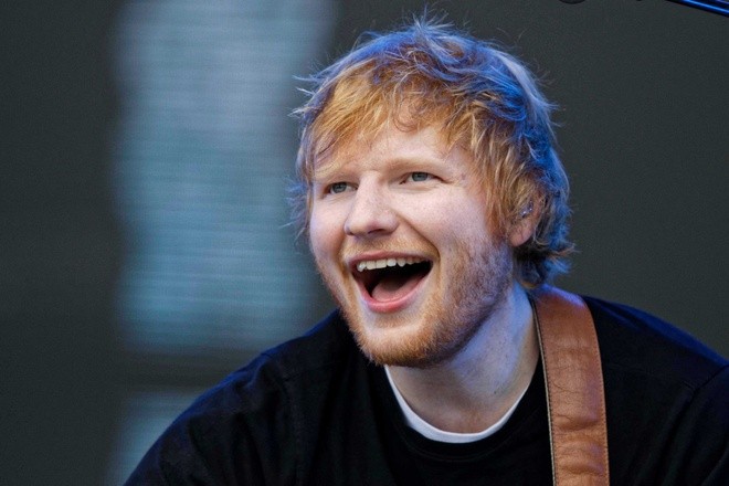 Ed Sheeran có một năm 2019 tỏa sáng rực rỡ khi được công nhận là Nghệ sĩ của thập kỷ, với 79 tuần trụ vững vị trí số 1 hạng mục album, ca sĩ tại các bảng xếp hạng âm nhạc ở Anh (do Official Charts Company trao tặng). Bên cạnh đó, tour diễn Divide có doanh thu 736,7 triệu USD giúp anh phá kỷ lục tour diễn có doanh thu cao nhất mọi thời đại của ban nhạc rock U2, với 735,4 triệu USD.