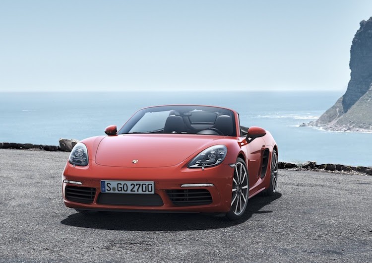 Theo Porsche, số 718 trong tên gọi mới của mẫu xe mui trần giá rẻ  Porsche 718 Boxster nhằm gợi nhớ tới chiếc xe đua 718 đã từng thắng nhiều cuộc đua trong thập niên 50-60. Ngoài Boxster, sắp tới dòng Cayman cũng có số 718 phía sau tên gọi.