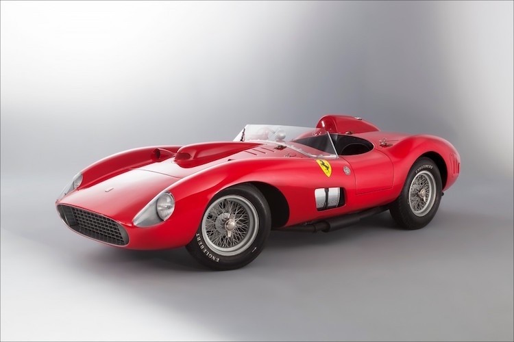 Được một người mua giấu tên đấu giá thành công, chiếc xe cổ  Ferrari 335S Scaglietti đã đánh bại mức giá kỷ lục của một mẫu Ferrari khác là 250 GTO, với giá chốt 28 triệu Euro vào năm 2014.