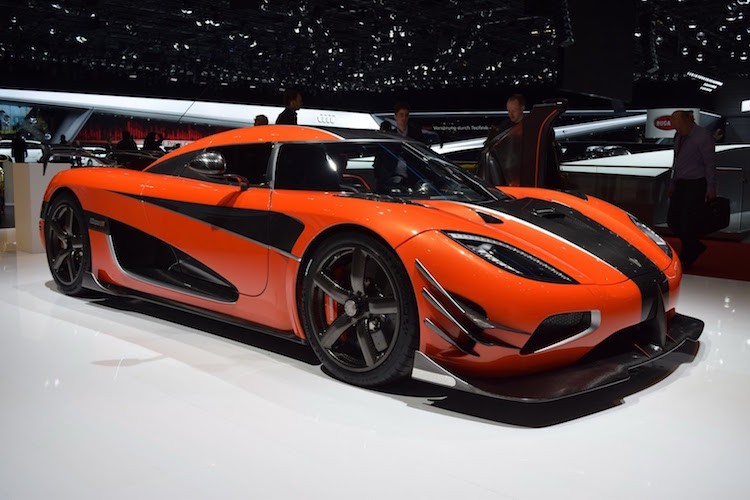 Series  siêu xe Koenigsegg Agera sẽ chỉ được sản xuất đúng 3 chiếc, và chủ của mỗi chiếc xe sẽ có quyền quyết định lớn tới thông số kỹ thuật của xe. Chiếc xe đầu tiên, có tên gọi One of 1 đã được trưng bày ở triển lãm Geneva vừa qua.