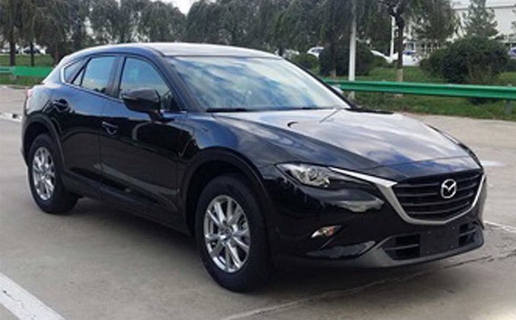 Những hình ảnh lộ diện đầy đủ đầu tiên của mẫu coupe-crossover  Mazda CX-4 mới đã vừa xuất hiện trên các trang mạng xã hội Internet, có khả năng bắt nguồn từ Trung Quốc.