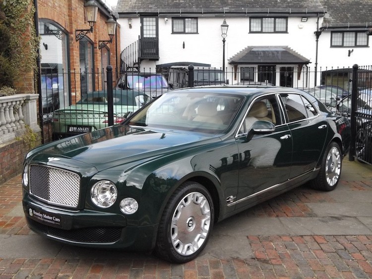 Từ năm 2012 tới 2013, chiếc xe siêu sang  Bentley Mulsanne đã được nữ hoàng Anh Elizabeth II sử dụng trong lễ kỷ niệm 60 năm tại vị, cùng với cuộc gặp mặt đầu tiên của bà với thủ tướng Anh David Cameron.