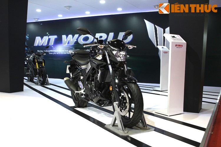  Yamaha MT-03 chính là phiên bản naked bike của mẫu sportbike Yamaha R3 đang được bán ở Việt Nam. Vào tháng 6/2015, chiếc xe lần đầu xuất hiện dưới phiên bản 250 cc MT-25 tại Indonesia, sau đó tiếp tục được giới thiệu tại châu Âu với động cơ 320 cc và tên gọi MT-03.