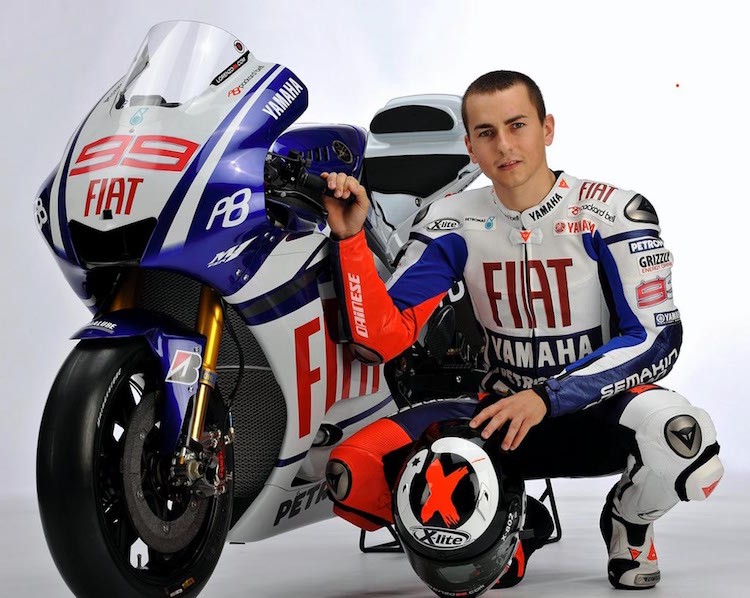 Sinh ngày 4/5/1987,  Jorge Lorenzo là tay đua người Tây Ban Nha đã từng vô địch MotoGP trong 3 mùa giải 2010, 2012 và 2015. Hiện đang thuộc đội Yamaha Movistar nhưng vào mùa giải MotoGP 2017, anh sẽ chính thức về với đội Ducati.