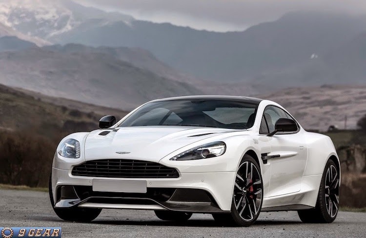 Kể từ tháng 12/2015 tới nay, đã từng có một chiếc  Aston Martin Vanquish được nhập về Việt Nam, tuy nhiên đó chỉ là phiên bản thường. Trong khi đó, chiếc xe vừa về Việt Nam trong tuần qua là bản Aston Martin Vanquish Carbon White.