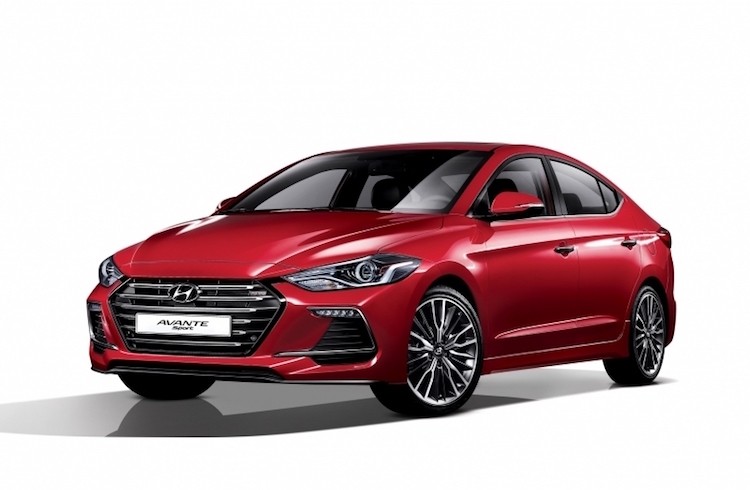 Với Hyundai Avante Sport, có vẻ như Hyundai muốn tiếp tục đi theo con đường của các đối thủ châu Âu trước đây khi tung ra những phiên bản thể thao mạnh mẽ từ các dòng xe dân dụng ở phân khúc compact.