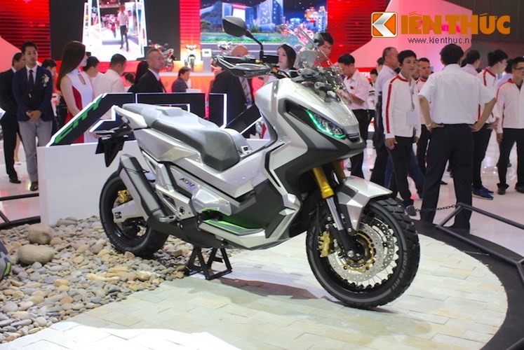 Xuất hiện lần đầu tại triển lãm EICMA 2015 và cũng đã từng được trưng bày tại Việt Nam ở triển lãm VMCS hồi tháng 4,  Honda ADV Concept hay City Adventure Concept là mẫu xe tay ga ý tưởng với thiết kế táo bạo, "lai" giữa 2 dòng xe là scooter trong thành thị và adventure địa hình.