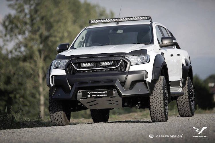 Tại lễ hội off-road Abenteuer and Allrad đang diễn ra tại Đức, Ford đã giới thiệu phiên bản  Ford Ranger M-Sport mới, được độ lại với ngoại hình cực "chiến". Phiên bản này đã được Ford hợp tác chế tạo với hãng sản xuất xe đua M-Sport cho các giải đua khác nhau.