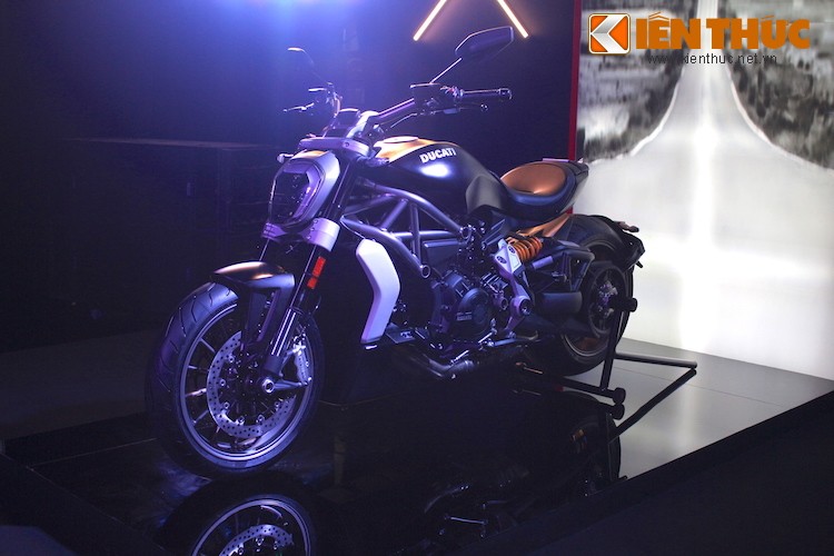 Ra mắt lần đầu tại triển lãm EICMA 2015,  Ducati XDiavel mới được bán với hai phiên bản là bản thường và bản đặc biệt S. Vào tháng 3/2016, chiếc XDiavel S đầu tiên đã về tới Việt Nam, trong khi phải tới triển lãm Audi Progressive đang diễn ra trong tháng 6, phiên bản thường mới lần đầu được trưng bày trước công chúng.