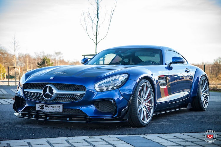 Ra đời để thay thế cho chiếc SLS AMG trước đây,  Mercedes AMG GT S mạnh và nhanh hơn nhiều so với người tiền nhiệm, dù có giá rẻ hơn cùng động cơ nhỏ hơn. Kiểu dáng nguyên bản của dòng xe này vốn đã rất đẹp, nhưng AMG GT S càng trở nên hấp dẫn hơn với gói độ widebody của Prior Design.