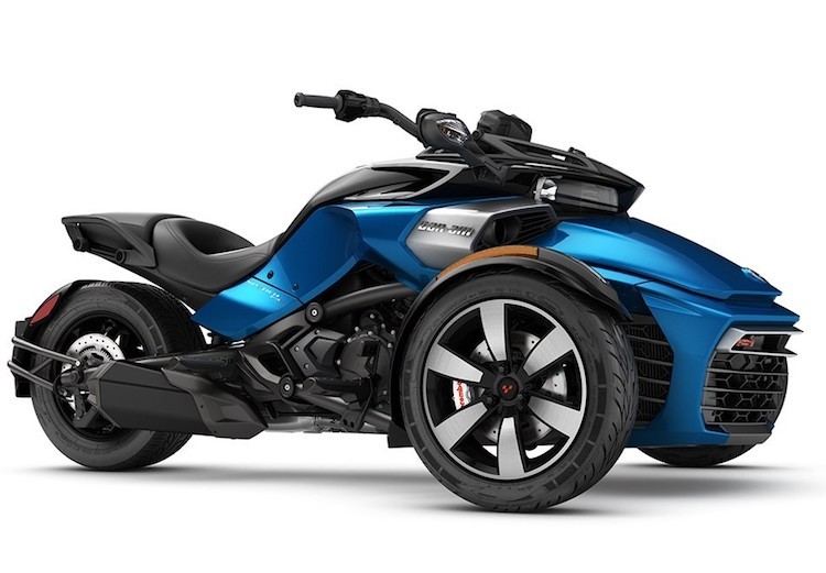 Những mẫu môtô 3 bánh  Can-Am Spyder được thiết kế dành riêng cho những khách hàng muốn trải nghiệm cảm giác lái môtô, nhưng lại thiếu tự tin khi cầm lái xe 2 bánh. Dòng sản phẩm 2017 của Can-Am càng thể hiện rõ điều này, khi được tích hợp đầy đủ tiện nghi và đem tới cảm giác như lái xe máy, trong khi ổn định hơn nhiều nhờ 2 bánh trước.