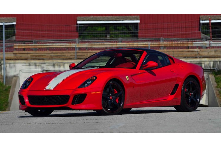 Được giới thiệu lần đầu vào năm 2010, siêu xe mui trần  Ferrari 599 SA Aperta là "món quà" của Ferrari để ca ngợi nhà thiết kế Andrea Pininfarina và con trai ông là Sergio Pininfarina.