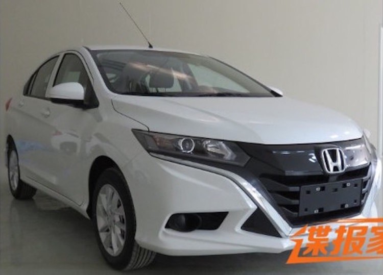 Vừa qua, những hình ảnh và thông tin đầu tiên về Honda Gienia - phiên bản  hatchback Honda City đã bị lộ diện từ Trung Quốc. Được biết chiếc xe sẽ do liên doanh Dongfeng-Honda sản xuất. So với City, chiếc xe có phần đầu mới với thiết kế đặc biệt hơn.