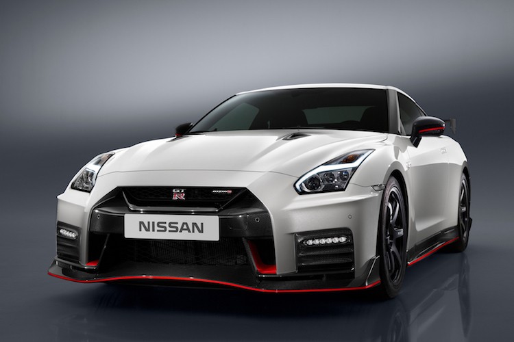 Ra mắt lần đầu từ năm 2008, Nissan GT-R R35 là "hậu duệ" của dòng xe thể thao Nissan Skyline GT-R vốn chỉ được bán tại Nhật, nhưng được mệnh danh là "quái vật Gozilla" bởi khả năng vận hành "đánh bại" nhiều siêu xe. Hiện tại phiên bản "đỉnh cao" nhất của chiếc xe là  Nissan GT-R Nismo 2017.