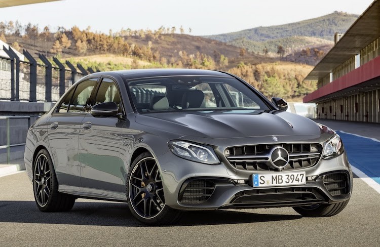 Được coi là chiếc E-Class mạnh nhất và nhanh nhất trong lịch sử,  Mercedes-AMG E63 thế hệ mới nhất vừa được Mercedes chính thức công bố, dựa trên thế hệ E-Class W213 vừa chính thức ra mắt tại triển lãm Detroit hồi đầu năm nay.