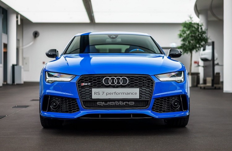 Hiện tại, khách hàng đặt mua  Audi RS7 Sportback chỉ có thể lựa chọn giữa 1 trong 2 sắc xanh là ánh kim Ascari Blue Metallic và ánh ngọc Sepang Blue Pearl. Tuy nhiên nếu đặt hàng qua chương trình Audi Exclusive, người mua có thể lựa chọn mọi màu sắc mà mình yêu thích.