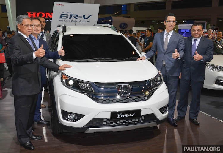 Vừa được Honda hé lộ lần đầu tiên tại Malaysia, tuy nhiên mẫu MPV 7 chỗ "lai" crossover  Honda BR-V gía rẻ đã xuất hiện lần đầu tại Indonesia từ 1 năm trước đây. Ngoài Indonesia, mẫu xe này cũng đã xuất hiện tại thị trường Thái Lan và Ấn Độ.