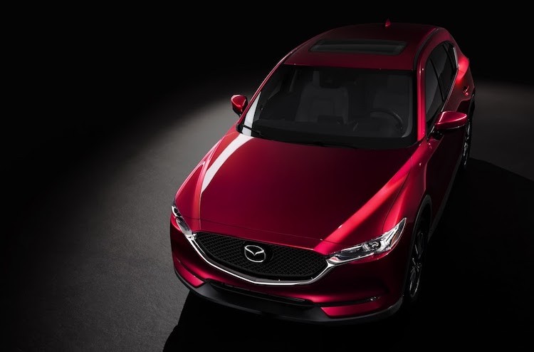 Tại triển lãm Los Angeles, dòng crossover  Mazda CX-5 2017 thế hệ mới đã chính thức được Mazda "trình làng". Mới chỉ ra mắt lần đầu vào năm 2012, việc CX-5 thế hệ mới xuất hiện chỉ sau 4 năm đã cho thấy sự cạnh tranh khốc liệt trong phân khúc compact crossover.