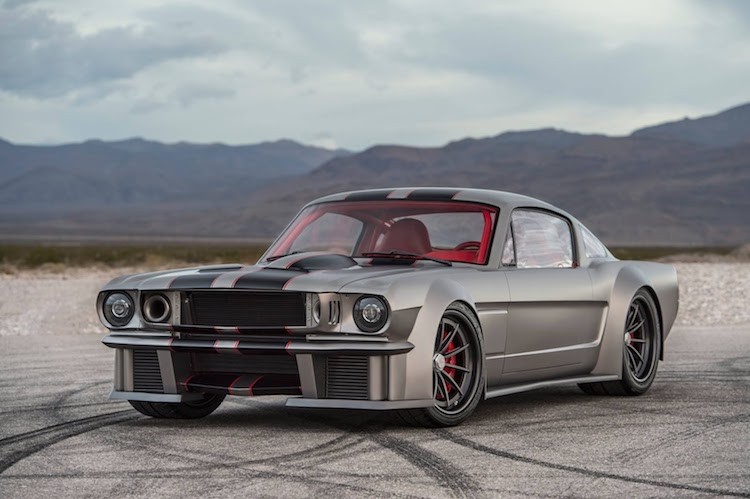 Có tên gọi "Vicious", chiếc xe "cơ bắp"  Ford Mustang 1965 này đã được hãng Timeless Kustoms tại Mỹ độ lại gần như 100%, chỉ còn giữ lại một phần thân xe nguyên bản để trở thành một chiếc siêu xe hiện đại theo đúng nghĩa đen.