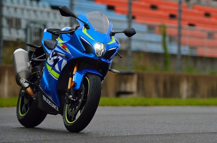 Sau khi xuất hiện dạng xe ý tưởng tại triển lãm EICMA 2015, thế hệ siêu môtô  Suzuki GSX-R1000 2017 mới nhất đã được chính thức ra mắt tại triển lãm Intermot 2016.