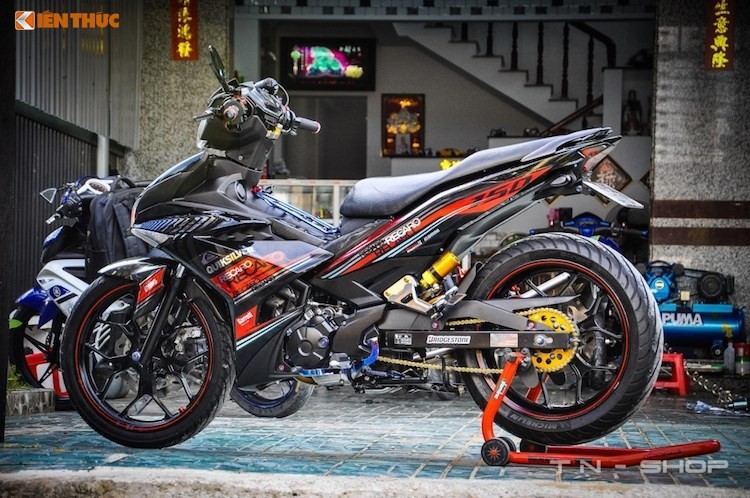 Kể từ khi thay thế cho "đàn anh" Exciter 135,  Yamaha Exciter 150 đã được hàng ngàn biker tại Việt Nam độ lại theo nhiều phong cách khác nhau. Chiếc Exciter này đã được một người chơi xe tại miền Tây độ lại theo phong cách kiểng với hàng loạt đồ chơi "khủng" được phối ghép thông minh.