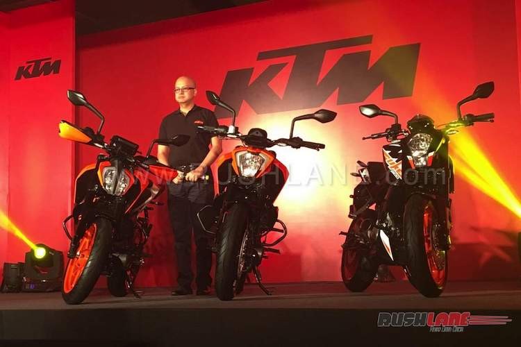 Sau khi ra mắt lần đầu tại triển lãm EICMA 2016, mẫu naked bike phân khối lớn cỡ nhỏ  KTM Duke 390 2017 đã vừa chính thức được "trình làng" tại Ấn Độ. Phiên bản mới của xe sẽ thay thế cho thế hệ cũ, vốn cũng chỉ được ra mắt lần đầu 3 năm trước.