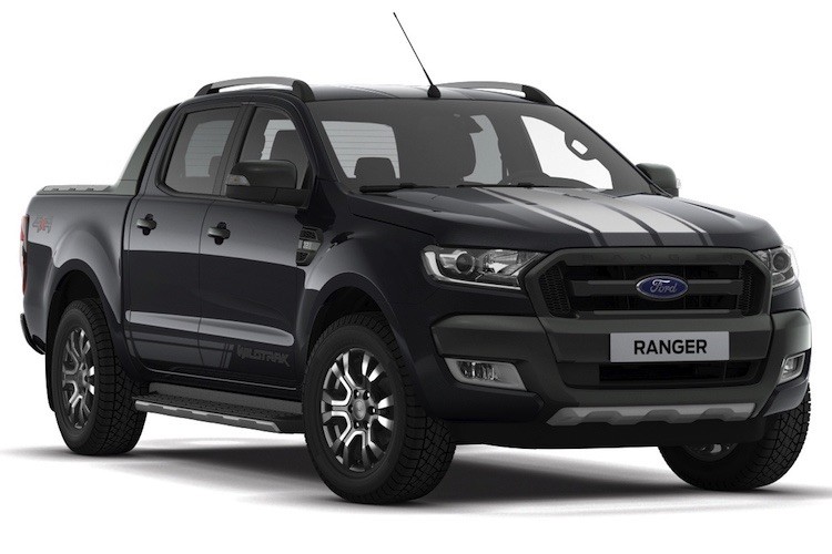 Để "làm mới" lại dòng bán tải Ford Ranger Wildtrak sau 2 năm, phiên bản đặc biệt mới với tên gọi  Ranger Wildtrak Jet Black Edition vừa được công bố tại thị trường Malaysia. So với phiên bản Ranger thường, Ranger Wildtrak Jet Black Editon có một số thay đổi ở ngoại thất.