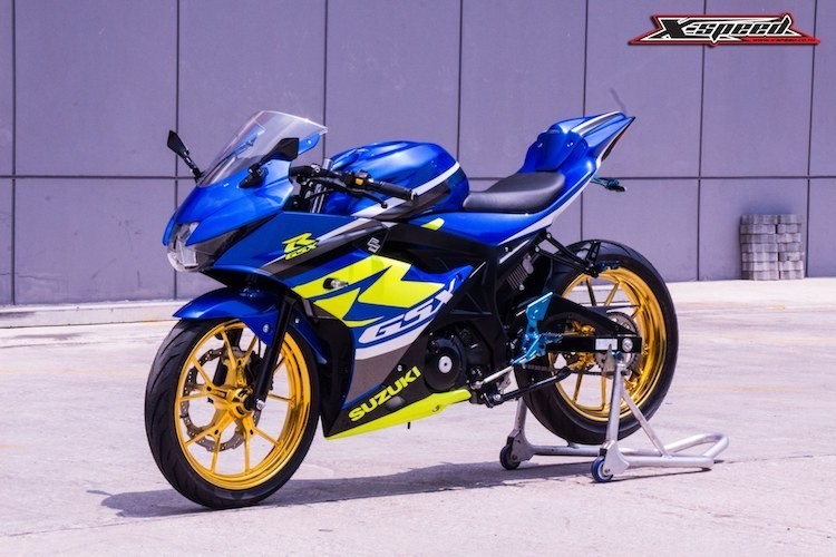 Sau khi ra mắt thị trường châu Âu, mẫu sportbike phân khối nhỏ  Suzuki GSX-R150 mới vừa được chính thức ra mắt tại ở thị trường Thái Lan trong khuôn khổ triển lãm xe Bangkok vừa diễn ra. "Chốt giá" khởi điểm 84.900 Baht (tương đương 56 triệu đồng), chiếc xe là đối thủ của Yamaha R15 và Honda CBR150R thế hệ mới.