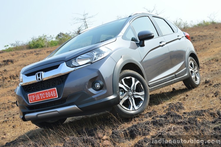  xe ôtô Honda WR-V là mẫu xe mới nhất của Honda và nhằm tới phân khúc crossover hạng B cỡ nhỏ với các đối thủ như Suzuki Vitara, Ford EcoSport... Dựa trên cơ sở dòng hatchback 5 cửa Fit/Jazz, mẫu xe này được Honda giới thiệu đầu tiên tại Brazil và được thiết kế dành riêng cho các nước đang phát triển.