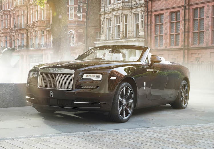 Do hiện tại dòng Phantom Drophead đã bị ngừng sản xuất nên tạm thời, chiếc xe siêu sang Rolls-Royce Dawn đang là mẫu mui trần đẳng cấp nhất của Rolls-Royce. Mới đây, một phiên bản đặc biệt, "hàng thửa" của Dawn đã được bộ phận cá nhân hóa Rolls-Royce Bespoke chế tạo, với trên gọi  Rolls-Royce Dawn Mayfair Edition.