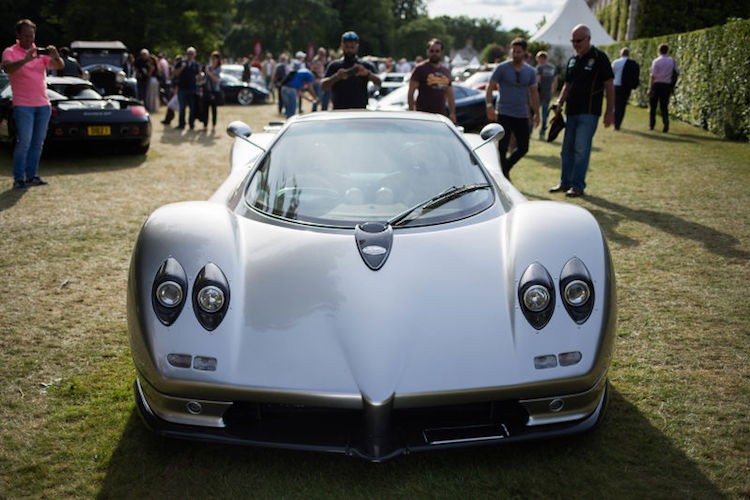 Goodwood 2017 Festival of Speed là lễ hội tốc độ dành cho xe hơi được tổ chức thường niên tại phía tây Sussex, Anh Quốc vào khoảng cuối tháng 6 hoặc đầu tháng 7. Là một  lễ hội siêu xe với chủ đề tốc độ, chính vì vậy tại Goodwood Festival of Speed lần này đã thu hút một số lượng lớn những mẫu siêu xe, xe thể thao và xe đua hiếm gặp, có giá trị cao.