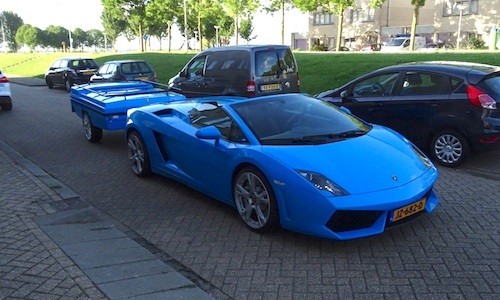 Đại gia độ Lamborghini Gallardo mui trần thành xe đầu kéo 