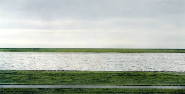 Bức ảnh "Rhine II" chụp năm 1999 của nhiếp ảnh gia Đức Andreas Gursky đã được bán với giá 4.338.500 USD tại buổi đấu giá ở Christie's New York năm 2011. Bức ảnh trông có vẻ rất đơn giản này chụp con sông Rhine giữa hai đập nước trong một ngày trời nhiều mây.