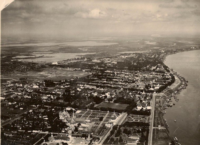 Trung tâm Phnom Penh nhìn từ máy bay. Hình ảnh trích từ ấn phẩm "Phnom Penh, xưa và nay" của tác giả Michel Igout, xuất bản tại Pháp thập niên 1930.