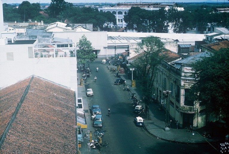 Khung cảnh ở khu vực ngã 3 Nguyễn Văn Thinh - Phan Văn Đạt. Ảnh: Gary Mathews.