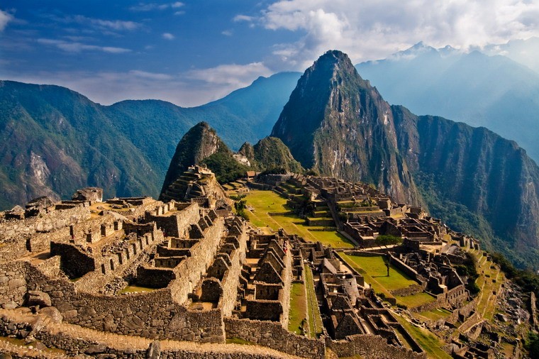 Nằm trên đỉnh núi Machu Picchu, ở độ cao khoảng 2.350 mét trên mực nước biển, thành phố cổ Machu Picchu là biểu tượng hoành tráng nhất còn sót lại của Inca - đế chế hùng mạnh bậc nhất Nam Mỹ từ thế kỷ 13 - 16.