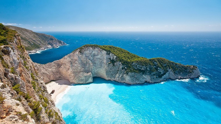 Navagio là tên gọi của một vịnh biển nhỏ nổi tiếng thế giới nằm ở phía Tây Bắc của đảo Zakynthos của Hy Lạp.