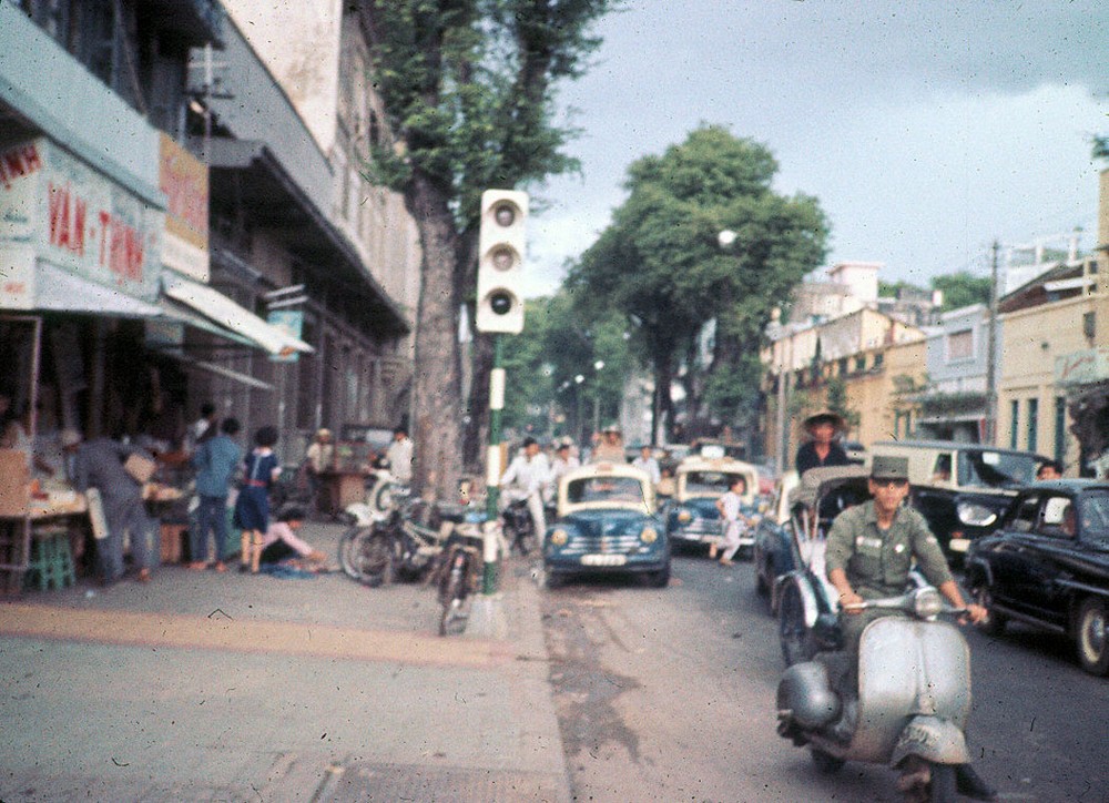 Đường Công Lý năm 1965 (ngày nay là đường Nam Kỳ Khởi Nghĩa). Ảnh: Bruce Baumler.