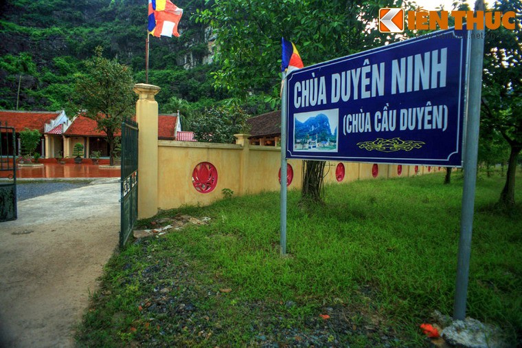 Nằm ở làng cổ Chi Phong, xã Trường Yên, huyện Hoa Lư, Ninh Bình,  chùa Duyên Ninh được xem là một trong những ngôi chùa cầu duyên nổi tiếng nhất Việt Nam.