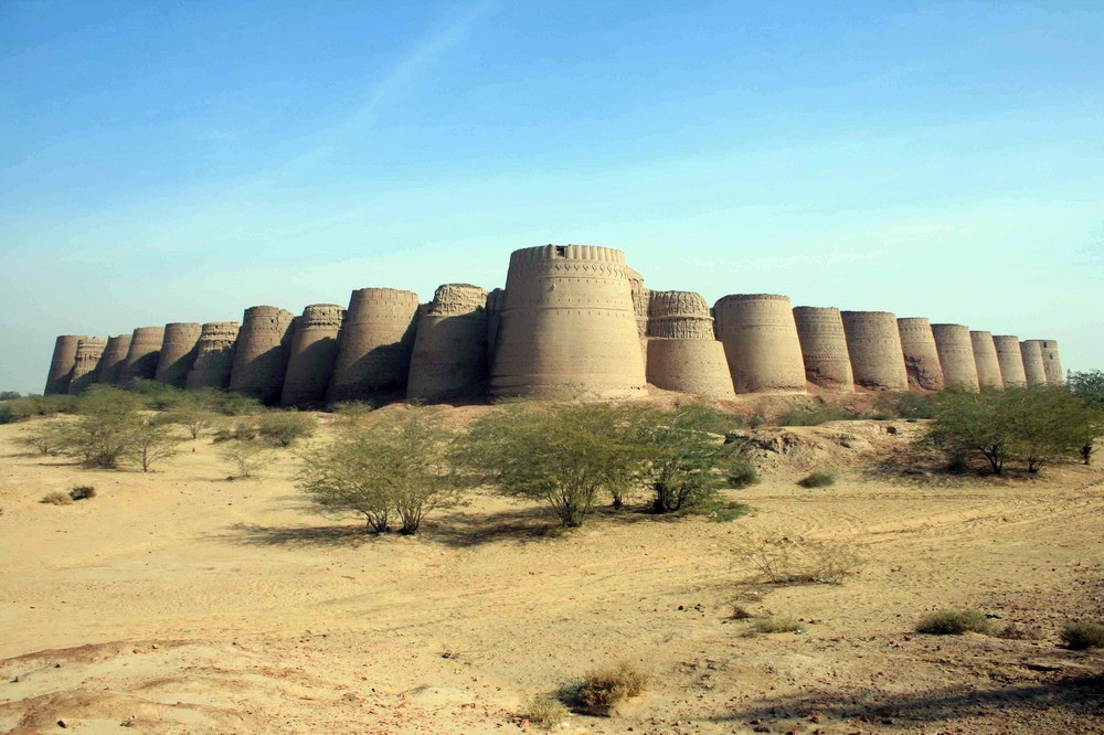 Nằm giữa sa mạc Cholistan của Pakistan, pháo đài Derawar được coi là một kỳ quan quân sự của nền văn minh Ấn Độ thời Trung cổ.